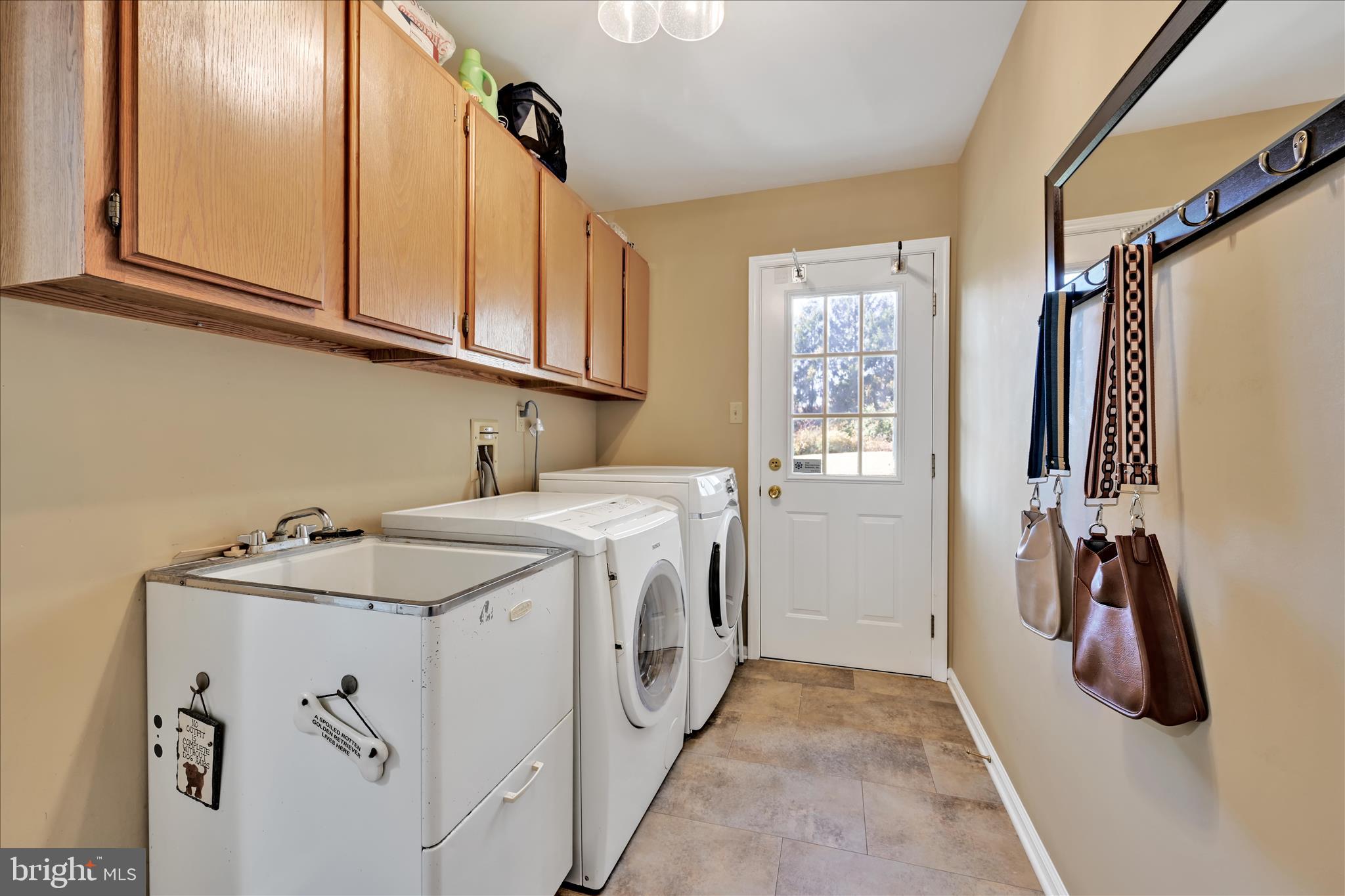 WHITE CHIMNEYS - Residential