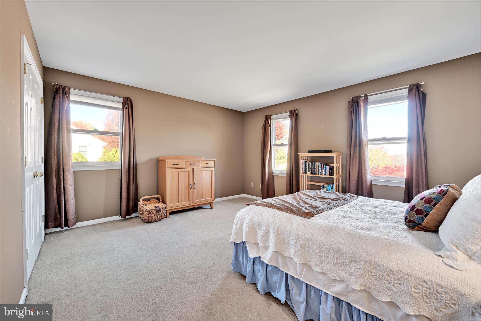 WHITE CHIMNEYS - Residential