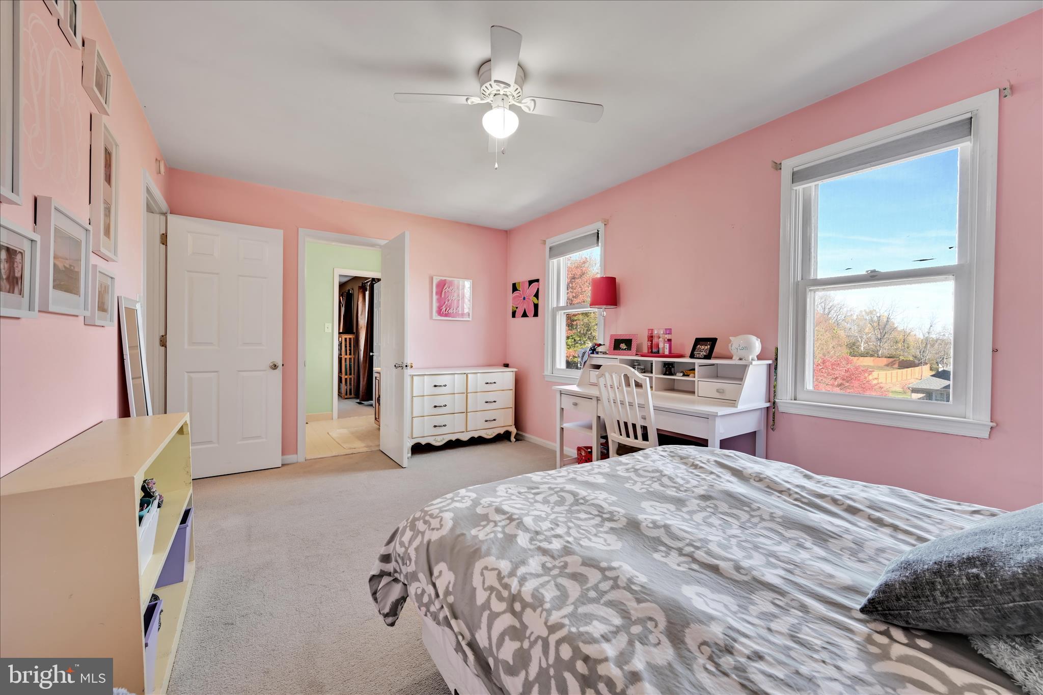 WHITE CHIMNEYS - Residential