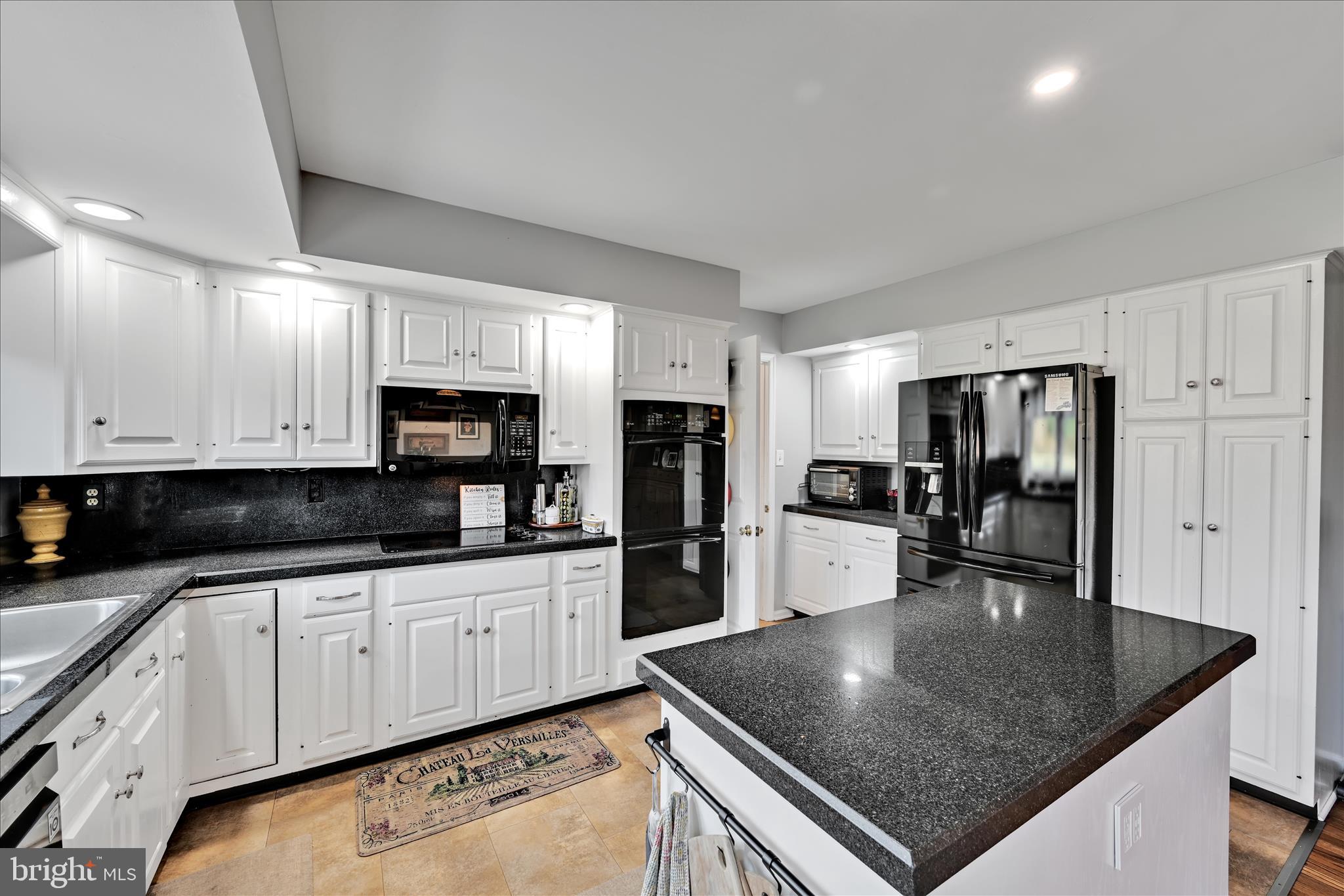 WHITE CHIMNEYS - Residential