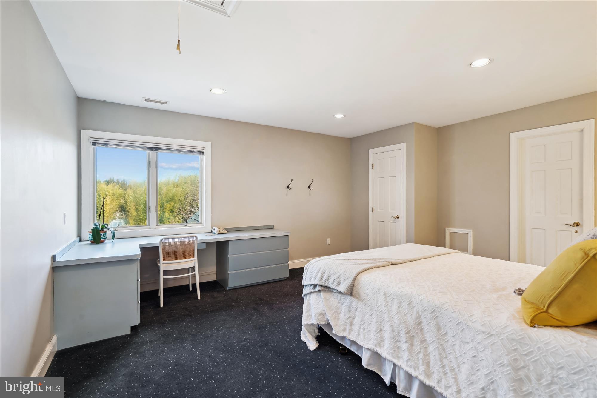 KENTSDALE ESTATES - Residential