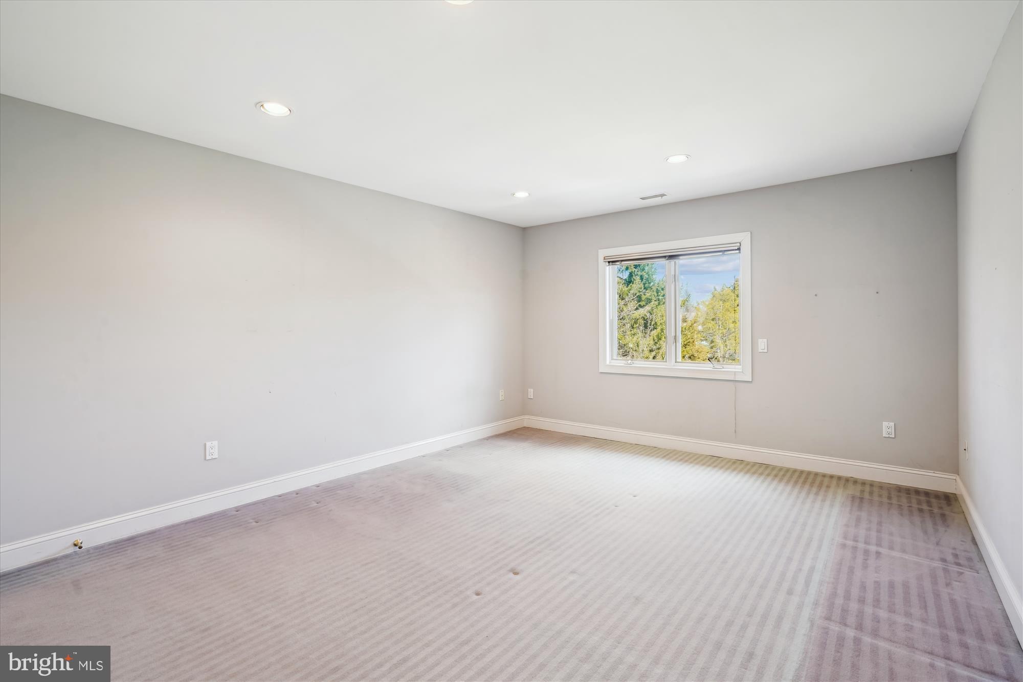 KENTSDALE ESTATES - Residential