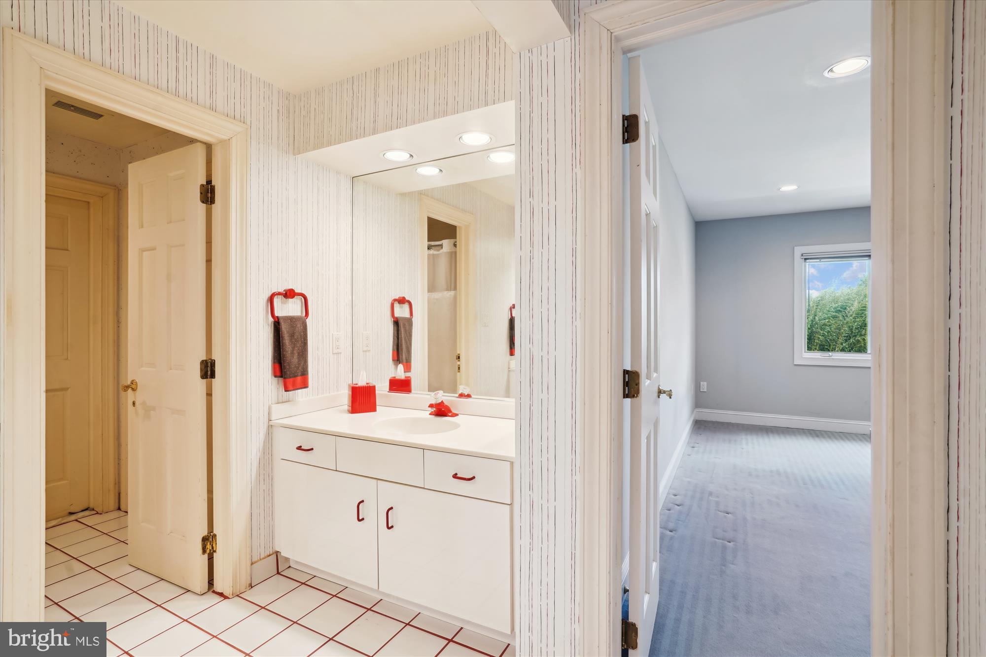 KENTSDALE ESTATES - Residential