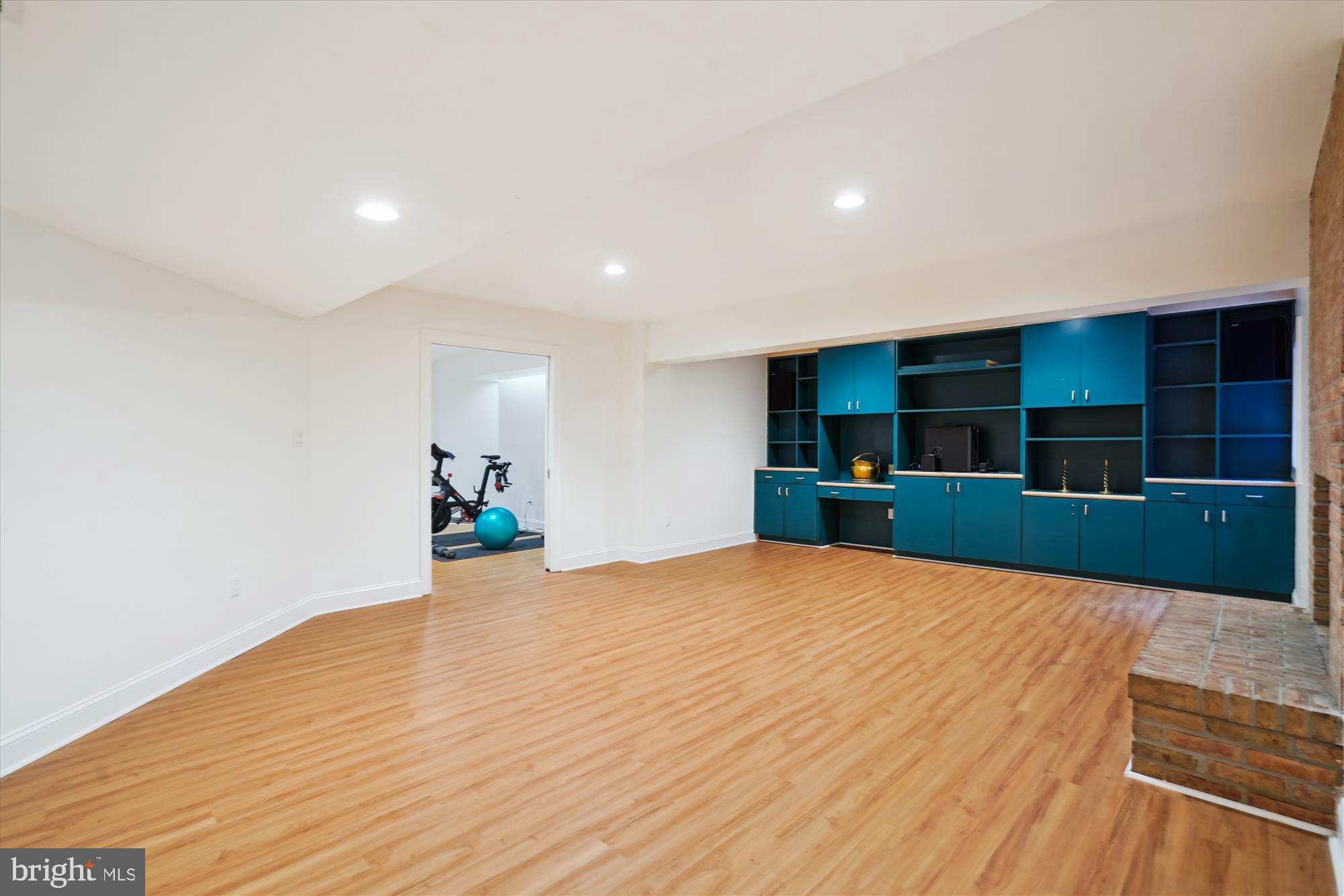 KENTSDALE ESTATES - Residential