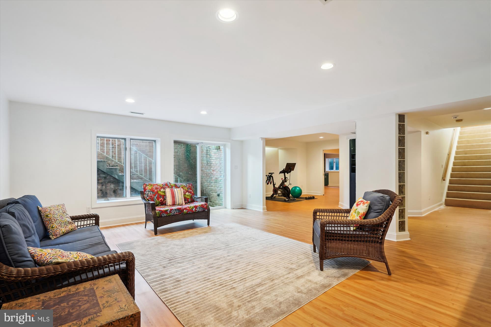 KENTSDALE ESTATES - Residential