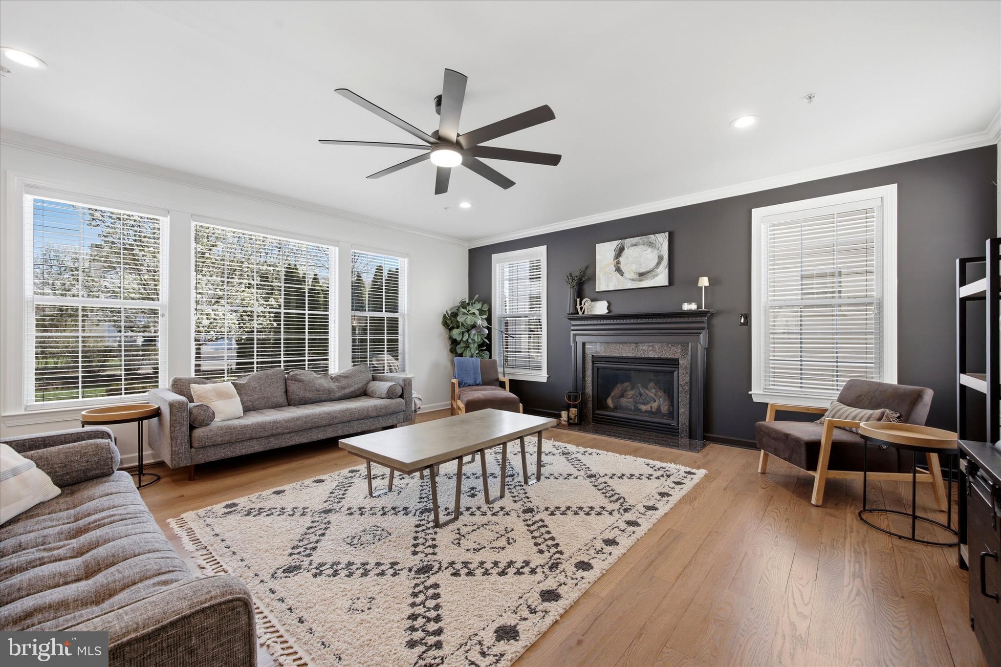 WINDSOR SQUARE - Residential