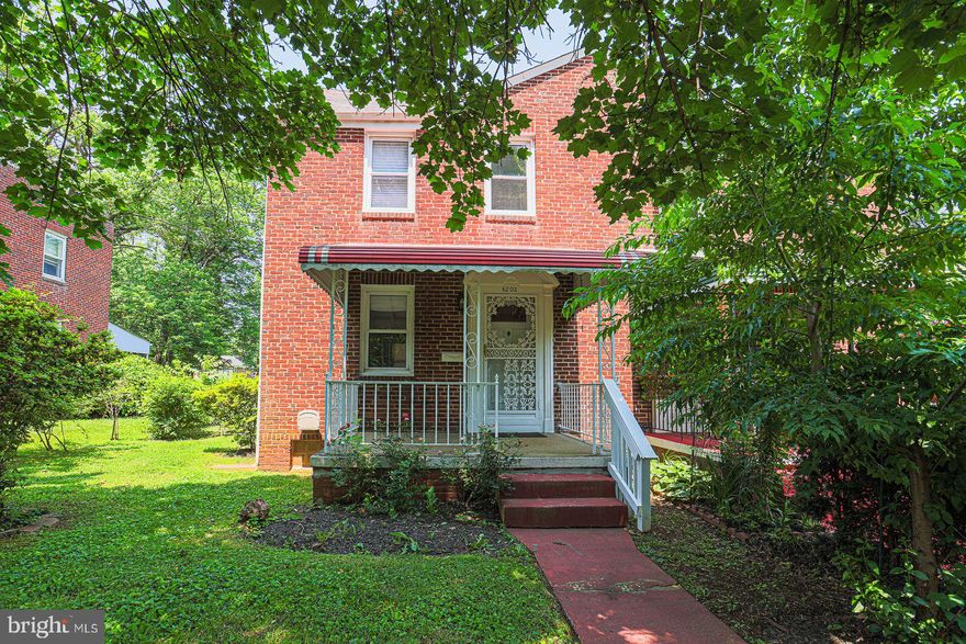 RARE  OPPORTUNITY
4 BED 2 BATH HOME IN GREAT LOCATION
Updated home with central hvac modern kitchen and baths
Hardwood flooring
Near Houses of Worship
Excellent schools
LOW PRICE – A MUST SEE