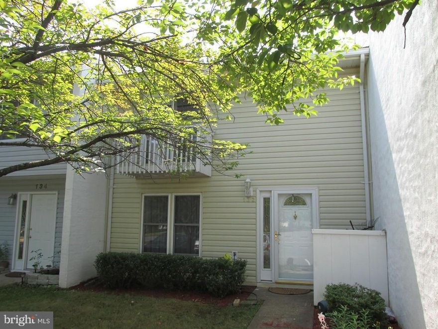 Beautifully renovated townhome in the Sugarland Run community! Pride of ownership shows in this bright and airy 3 bedroom 2 full bath 1 half bath home.  Kitchen has newer appliances, Corian, and designer cabinetry. All bathrooms updated! Laminate hardwood flooring thruout. Lovely patio in back yard for entertaining. Slr may want rentback for short time. Free 2-10 warranty if Cardinal Title used.