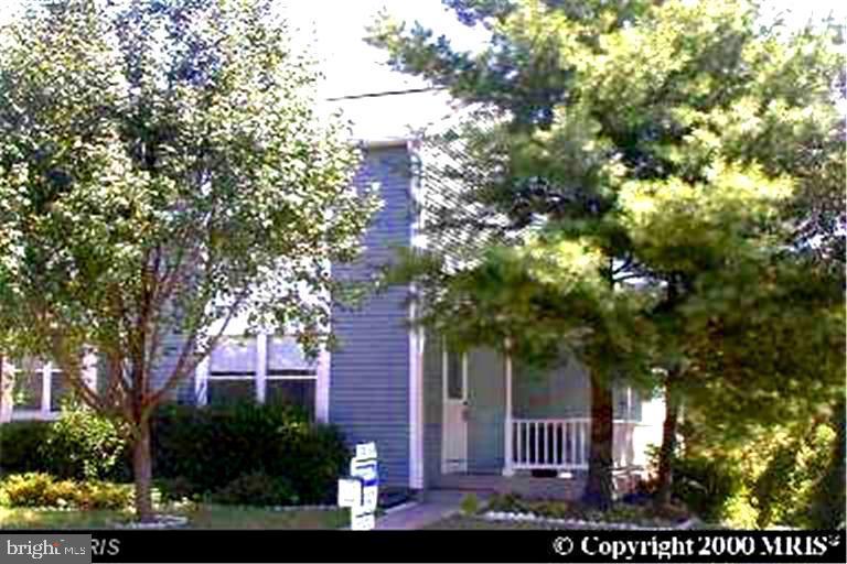 3 lvl unit. 3 bedrooms, 2.5 baths, deck. Main lvl hardwood living room and dining room which opens to deck, spacious kitchen, half bath room.
Top level has new hardwood floor, and full bathroom in hallway.
Lower level basement with separate entrance has big bedroom / recreation area attached bathroom which opens to yard. Available immediately. Washer, drier in house. Walk to bus stop.
