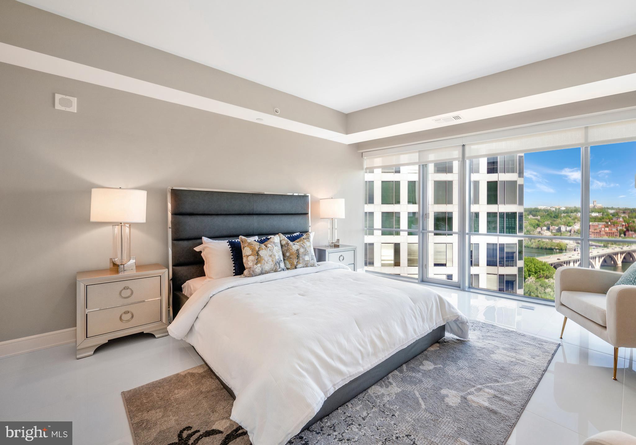 THE WATERVIEW - Residential