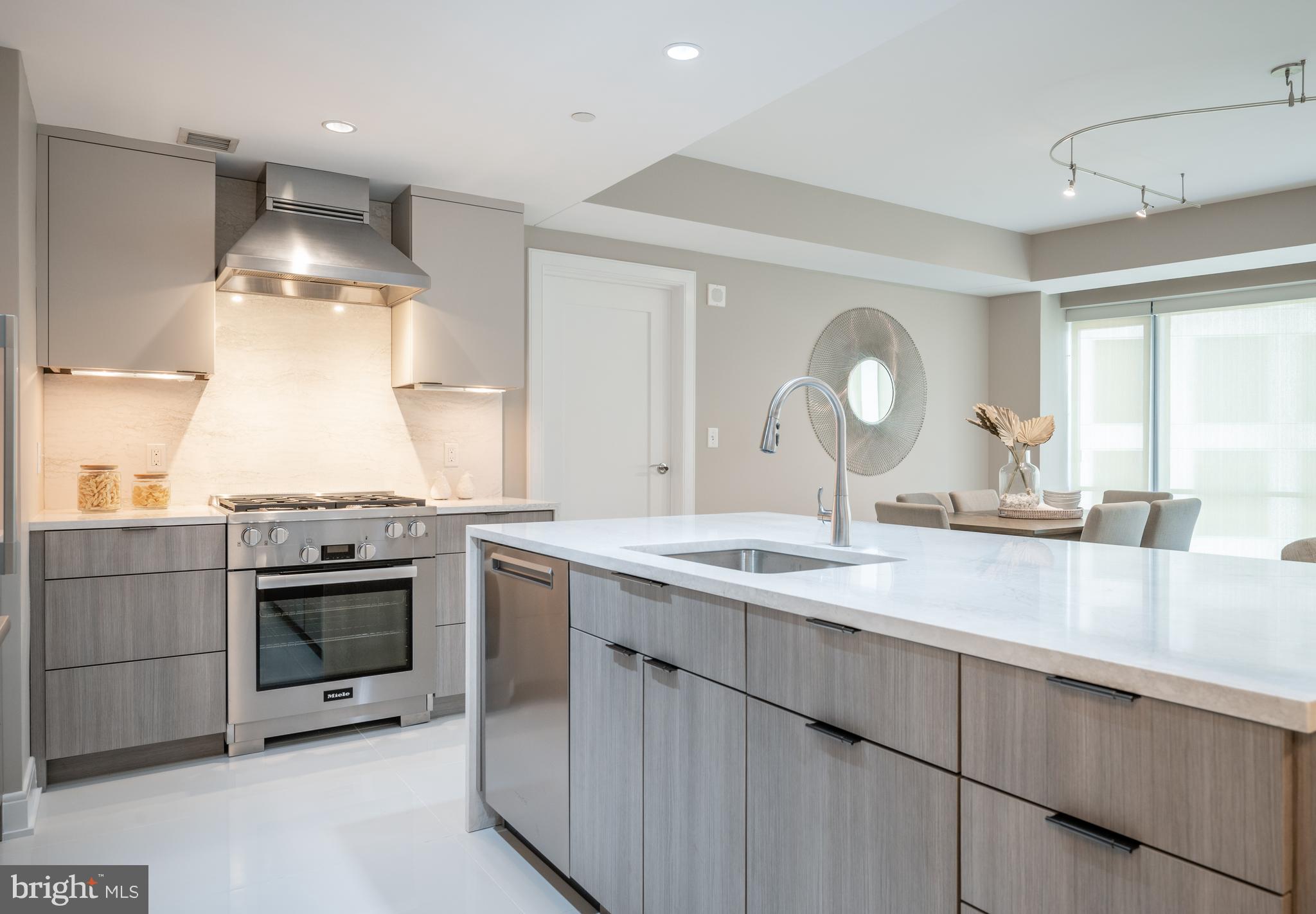 THE WATERVIEW - Residential