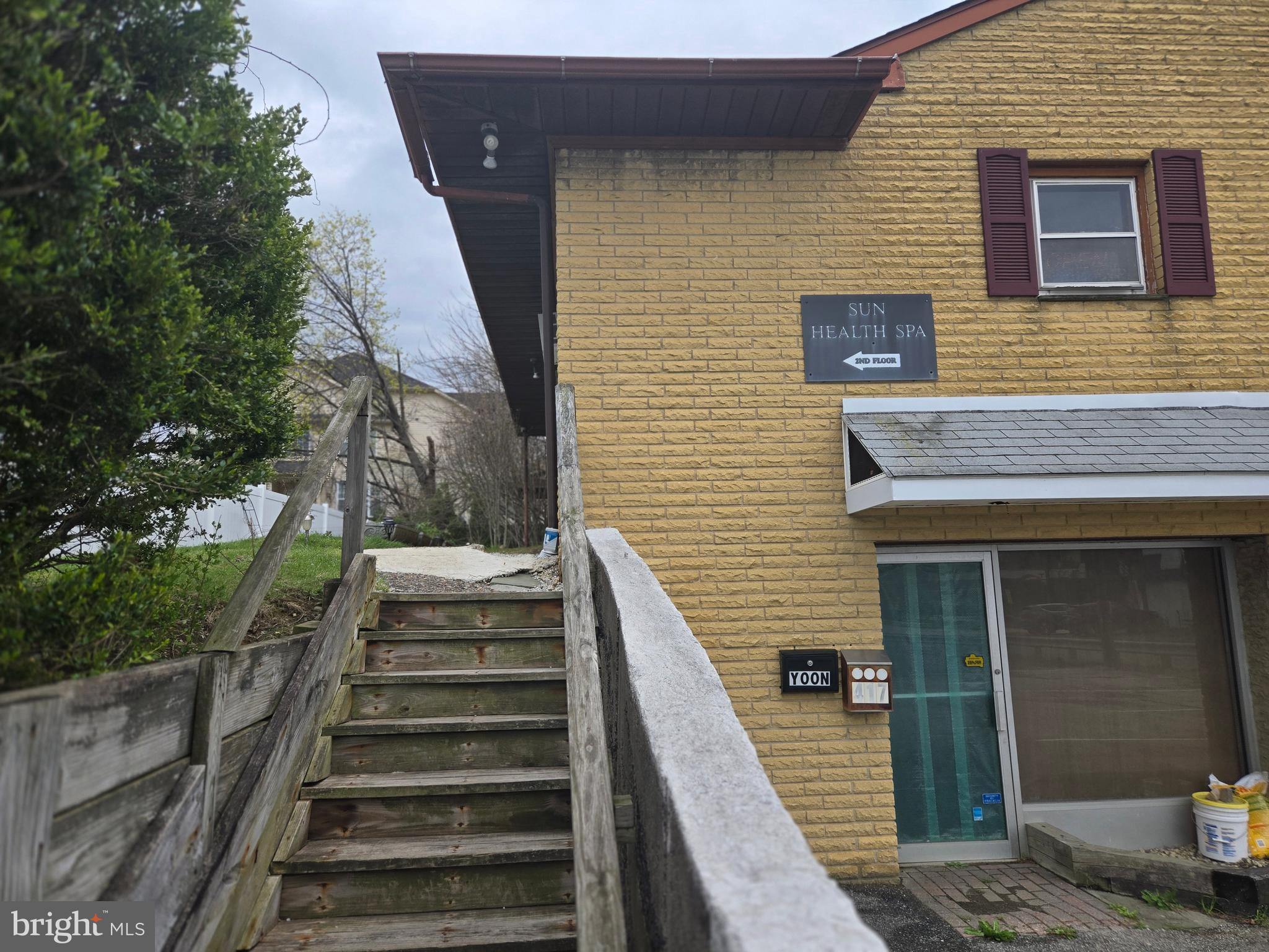 417 W RIDGE PIKE