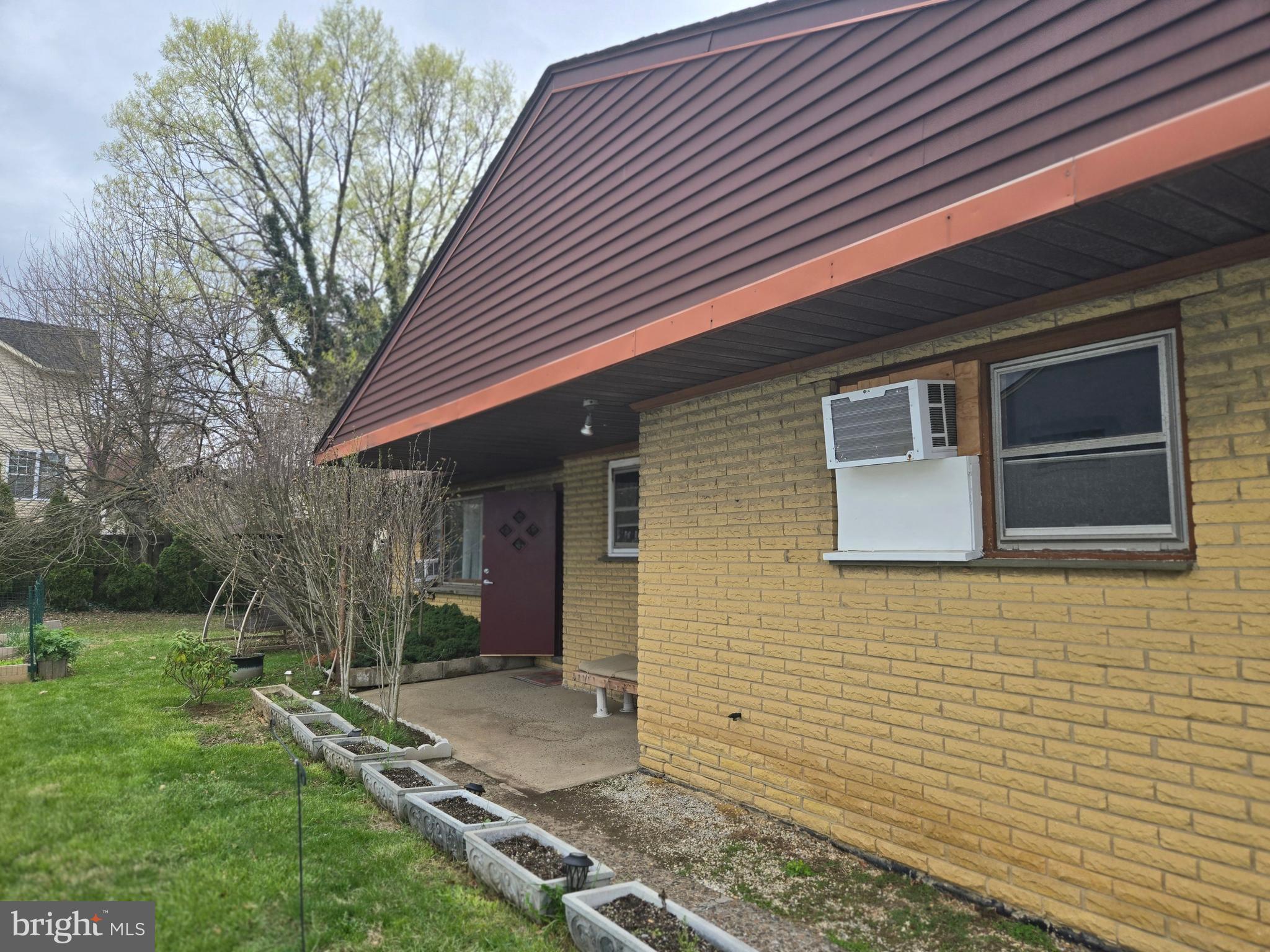 417 W RIDGE PIKE