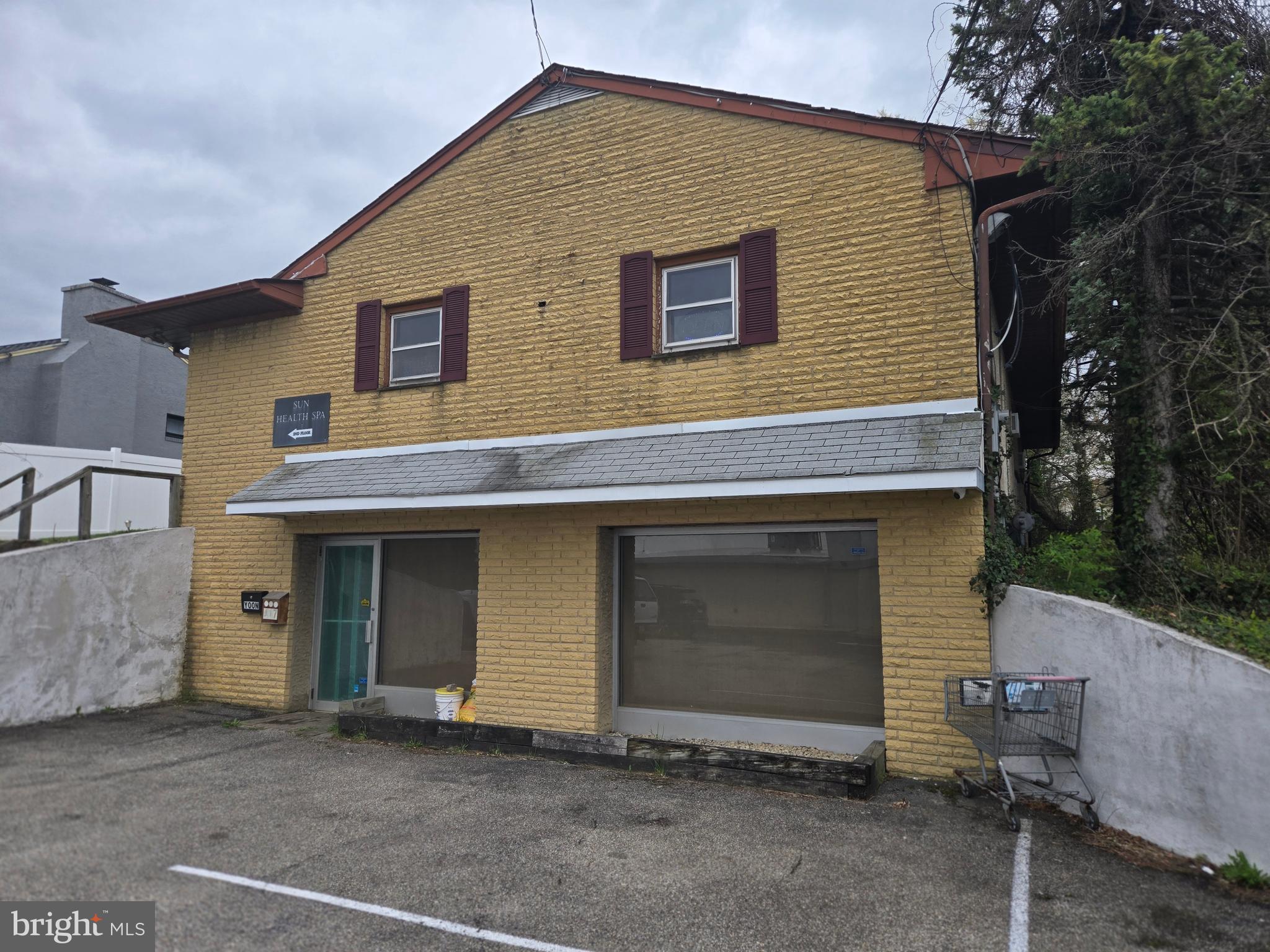 417 W RIDGE PIKE