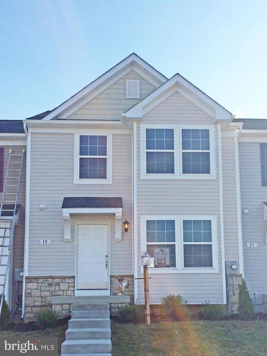 Dan Ryan Builders at Kensington Terrace. Well priced York II Grade townhome with stylish upgrades like granite tops & stainless appliances in the island kitchen, upgrade flooring & cabinets, stone front detail & 2story box bay windows & crown molding.Owners suite with walk in closet & bath with separate soaking tub, double vanity. Walkout basement. Close to airport, new Proctor & Gamble facility!