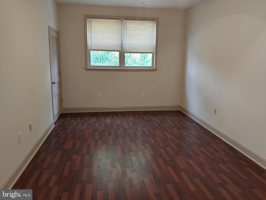 Modern and spacious 2 Bedroom 1 Bathroom unit. Features Central air & Washer dryer.
Modern Kitchen and Bathroom. Ready for move in...seeking excellent tenants!