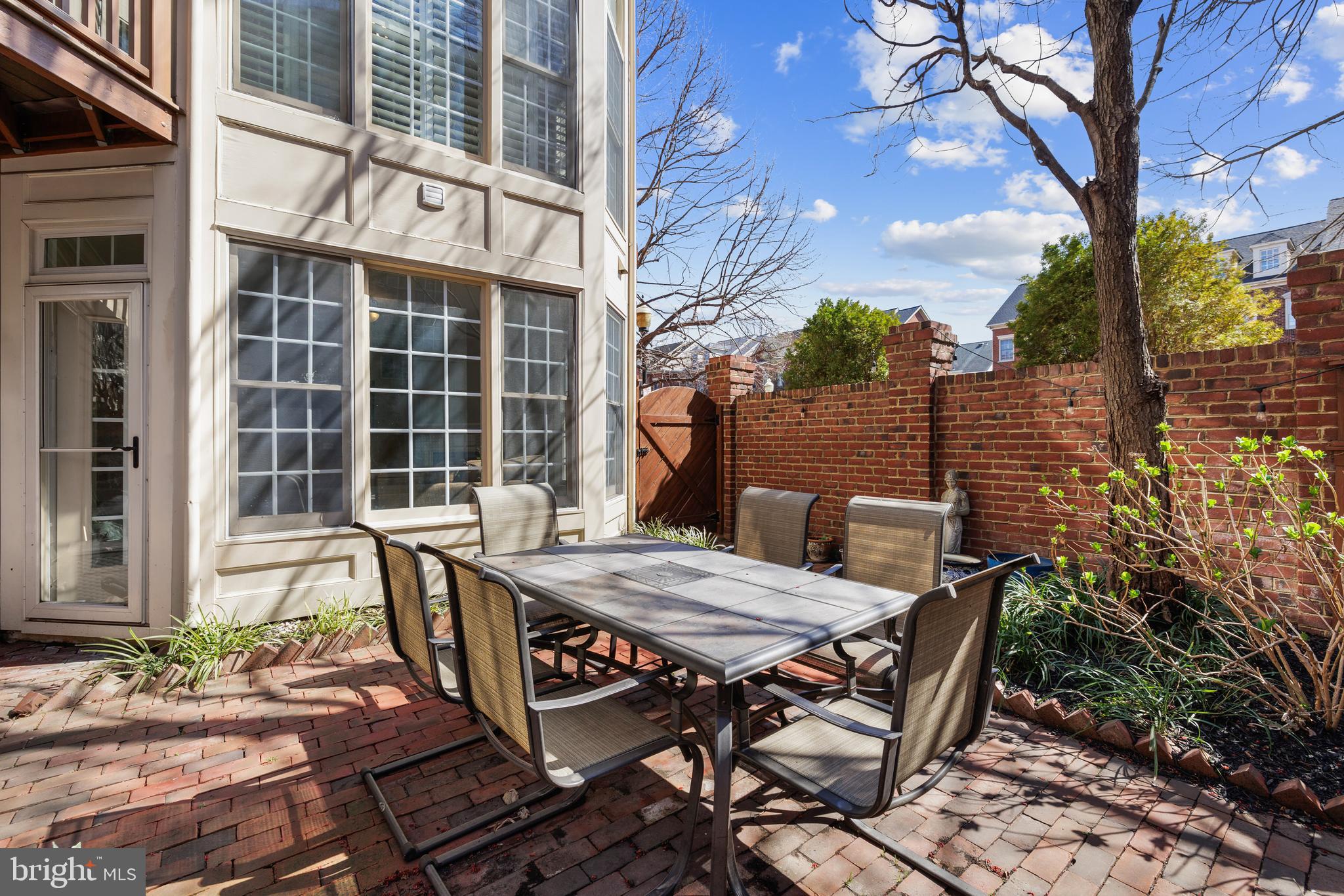 CAMERON STATION - Residential