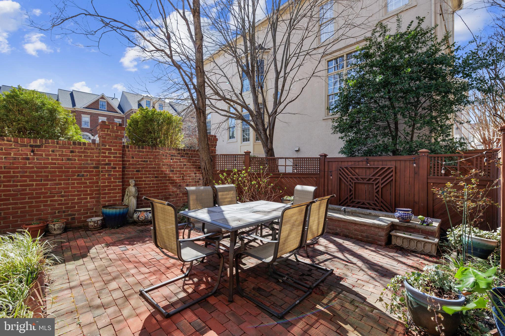 CAMERON STATION - Residential