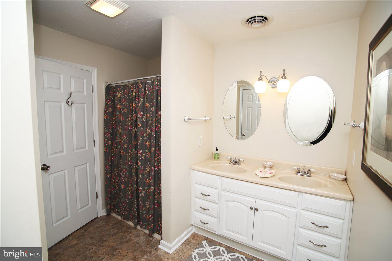 ALLWOOD MANOR - Residential