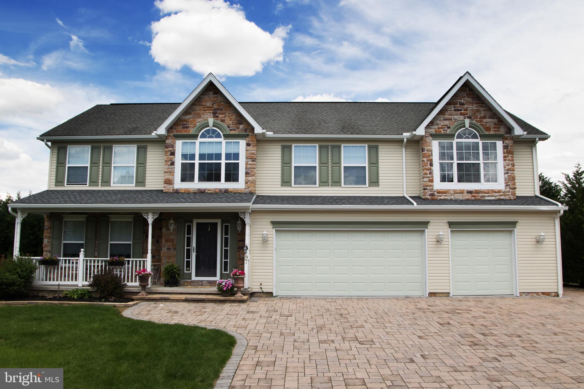 ALLWOOD MANOR - Residential