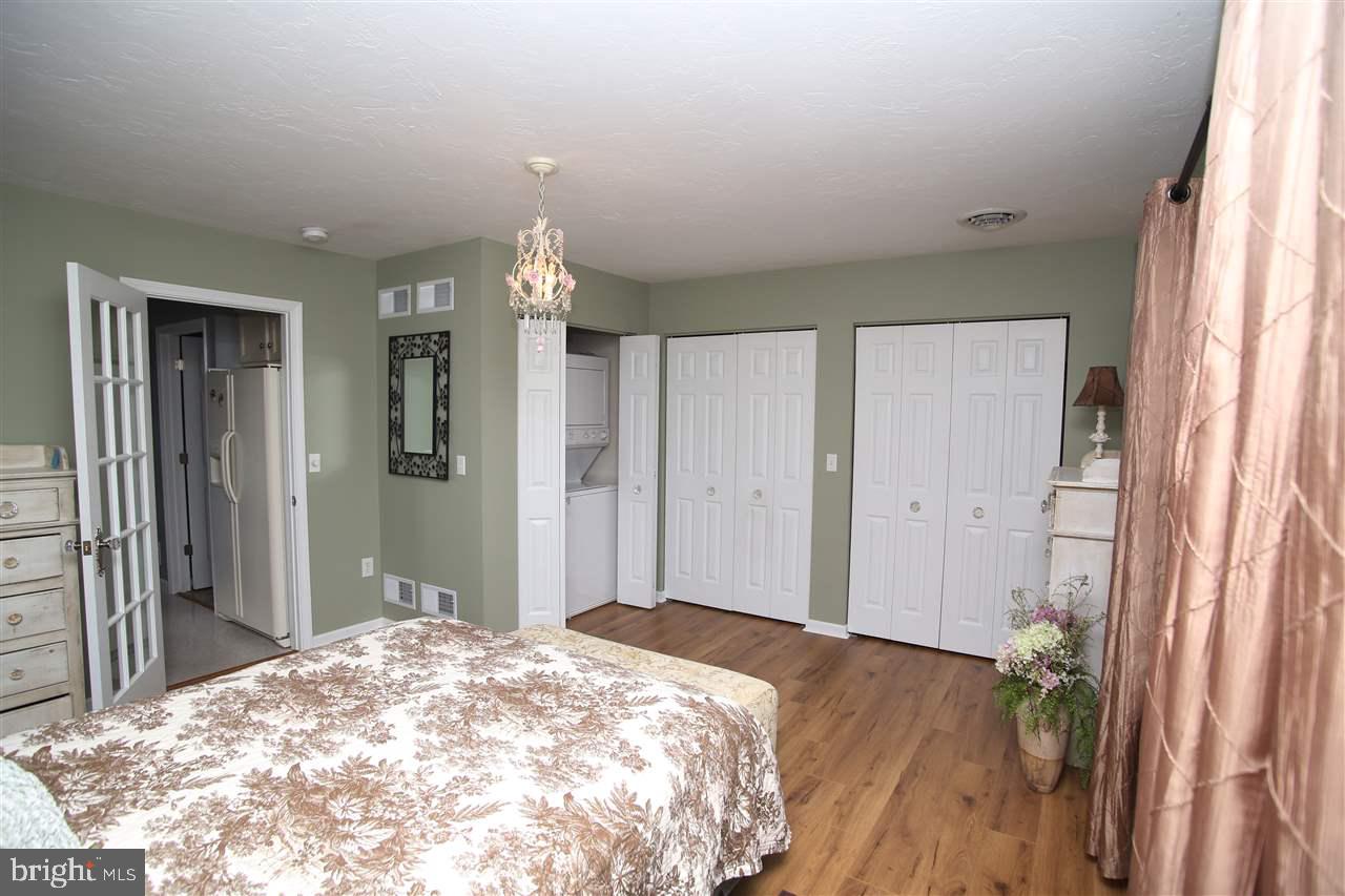 ALLWOOD MANOR - Residential