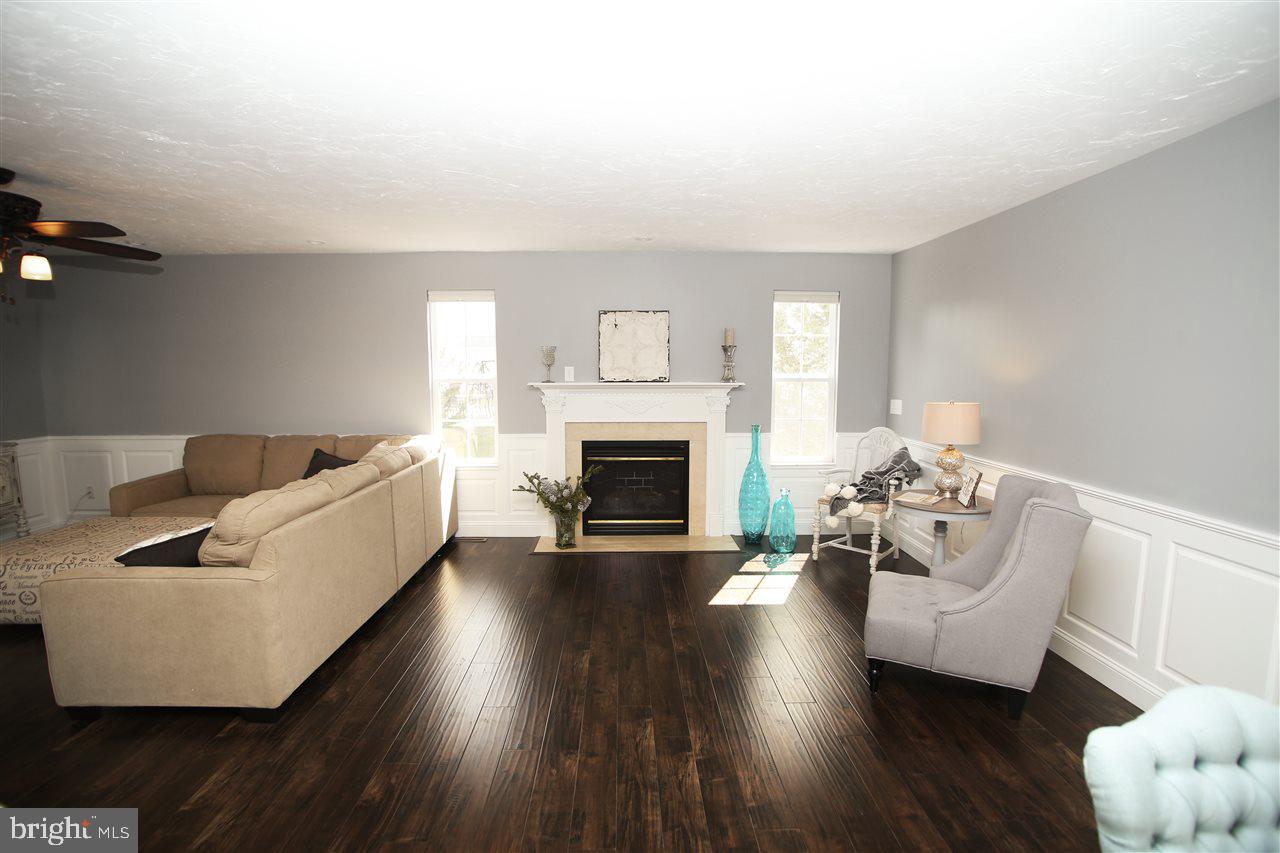ALLWOOD MANOR - Residential