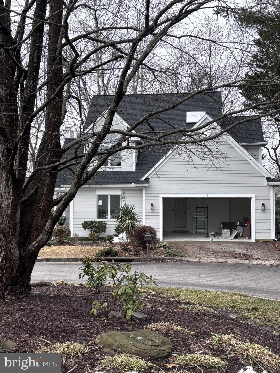 221 SPRING RACE COURT