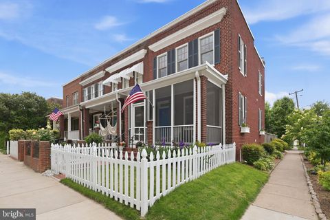 Photo of 636 N Columbus Street, ALEXANDRIA, VA 22314 (MLS # VAAX2060372)