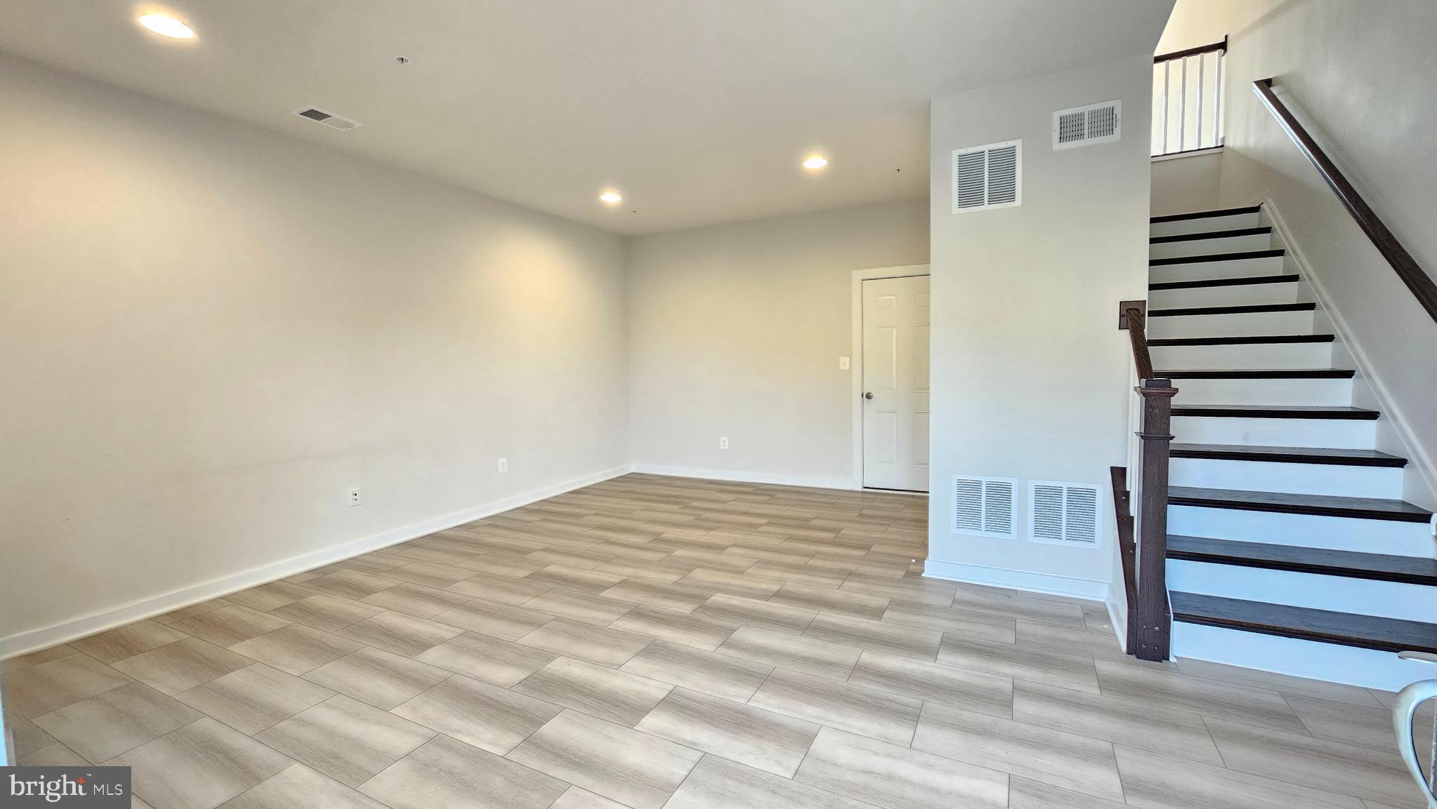 VILLAGES OF URBANA - Residential Lease