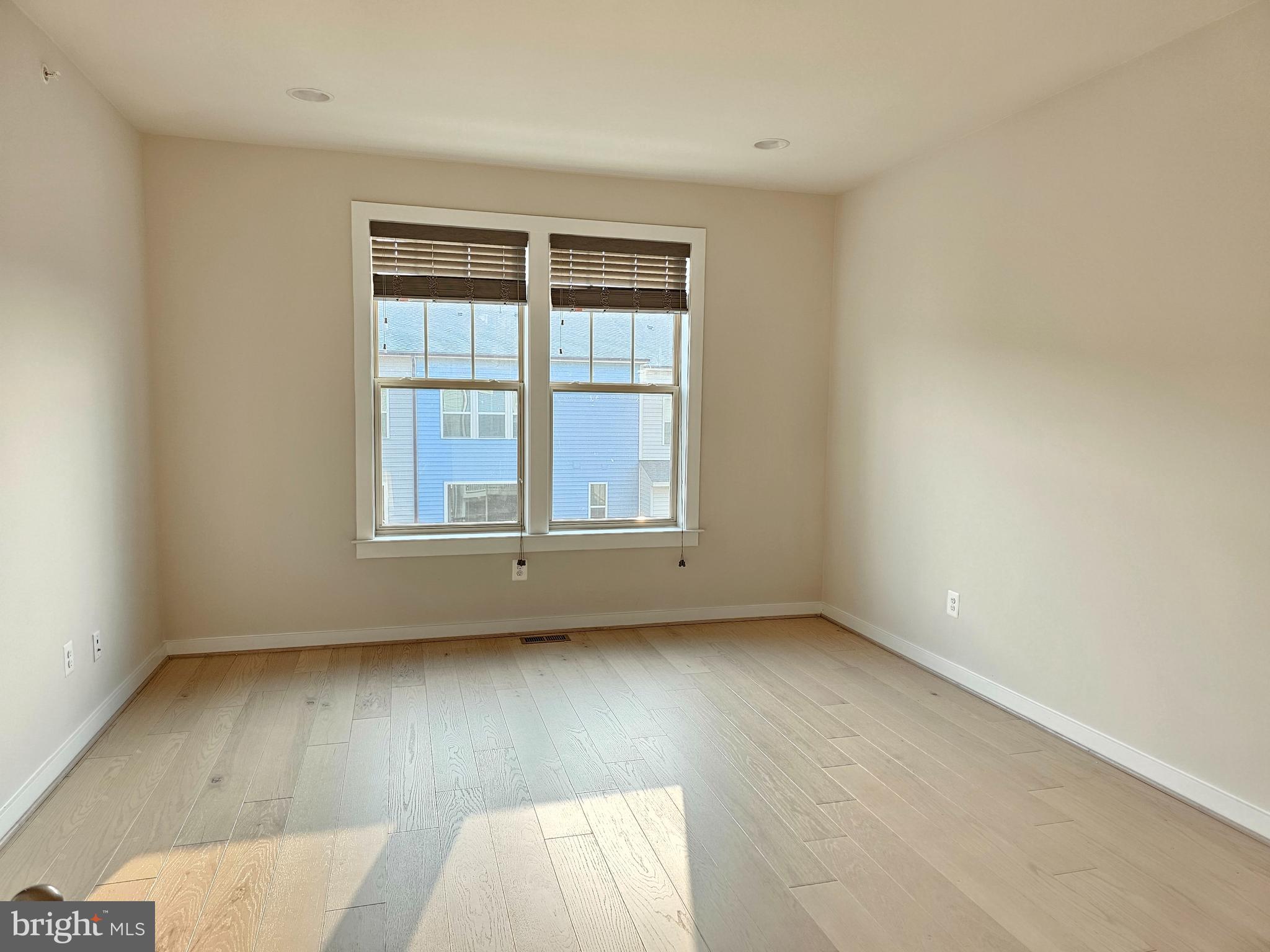 VILLAGES OF URBANA - Residential Lease