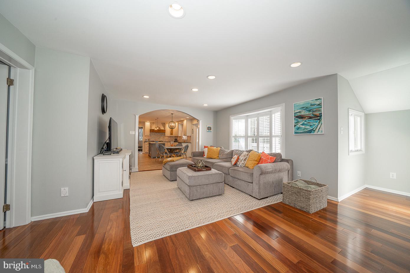 RADNOR CHASE - Residential