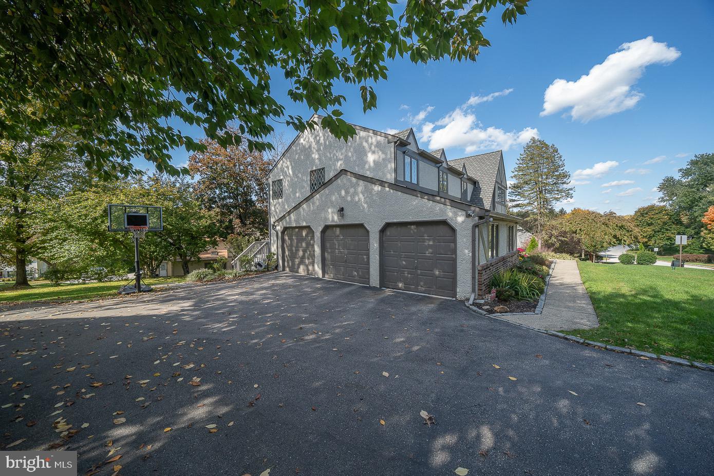 RADNOR CHASE - Residential