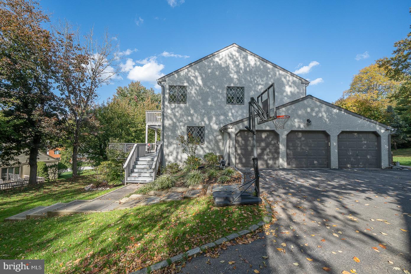 RADNOR CHASE - Residential