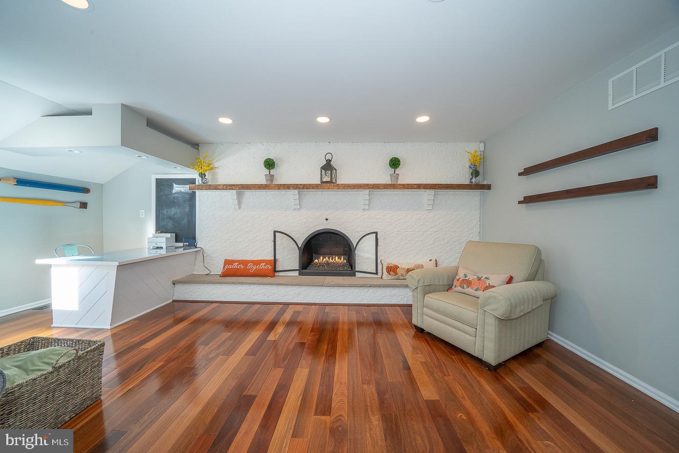 RADNOR CHASE - Residential