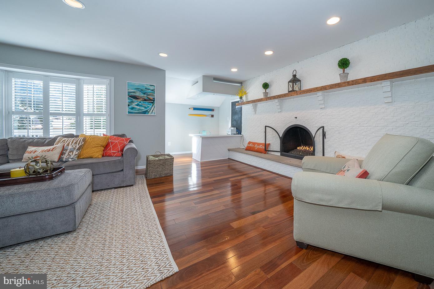 RADNOR CHASE - Residential