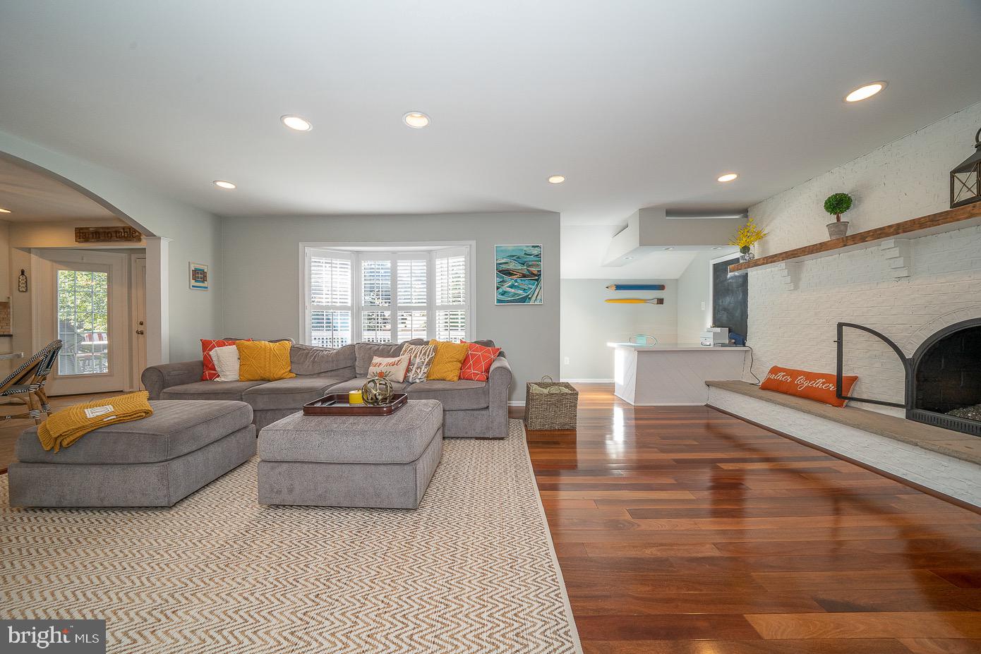 RADNOR CHASE - Residential