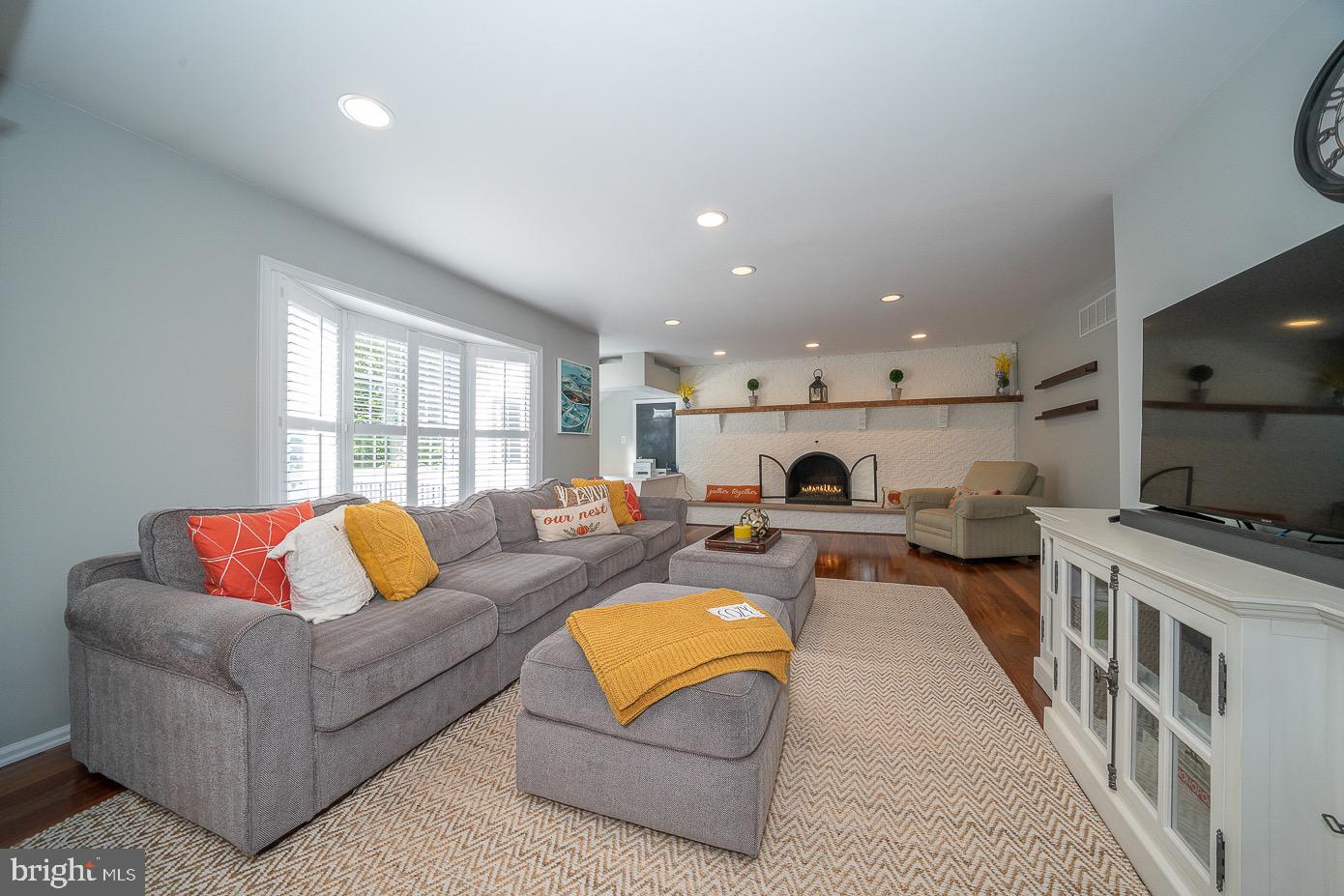 RADNOR CHASE - Residential