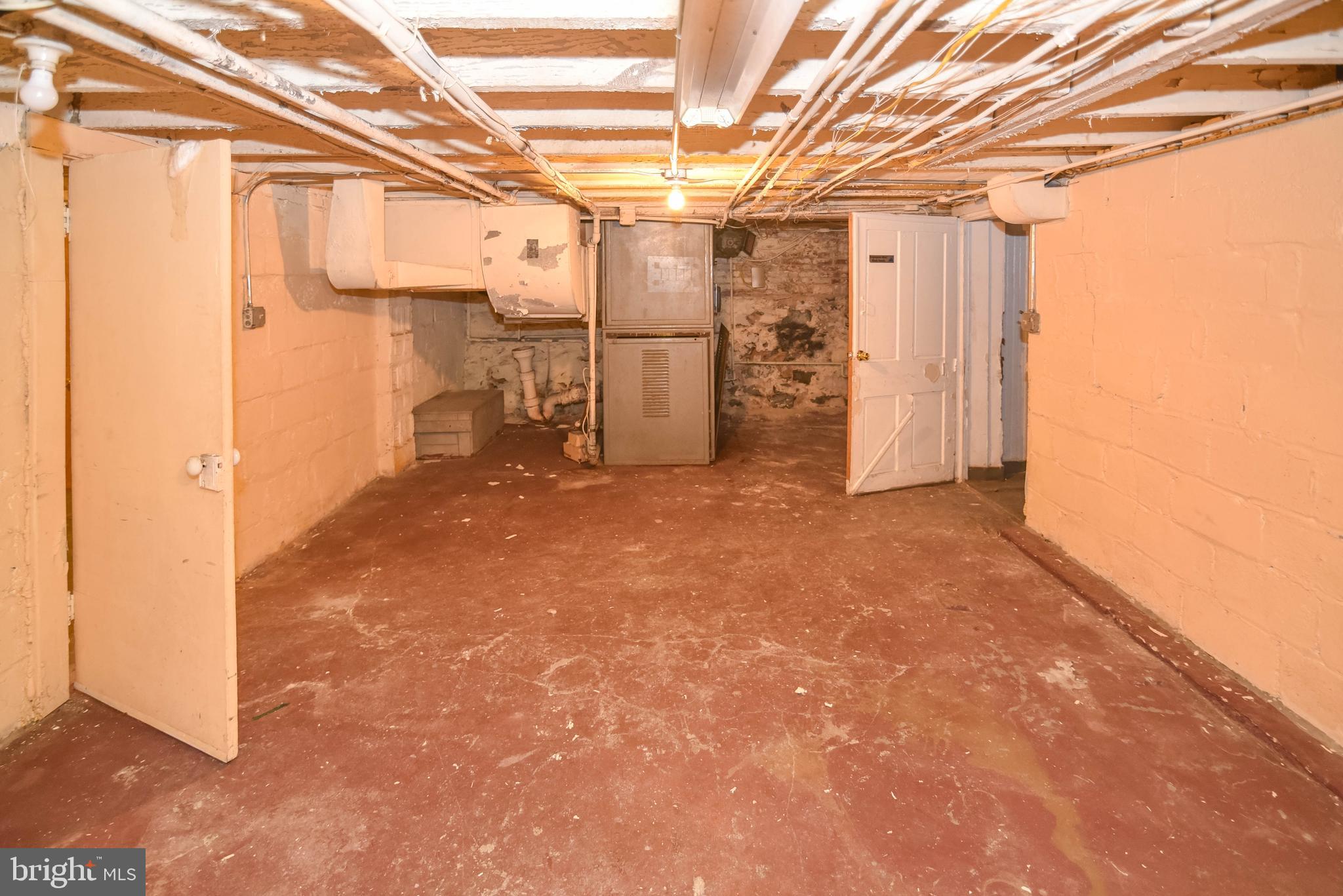 BROADWAY EAST - Residential