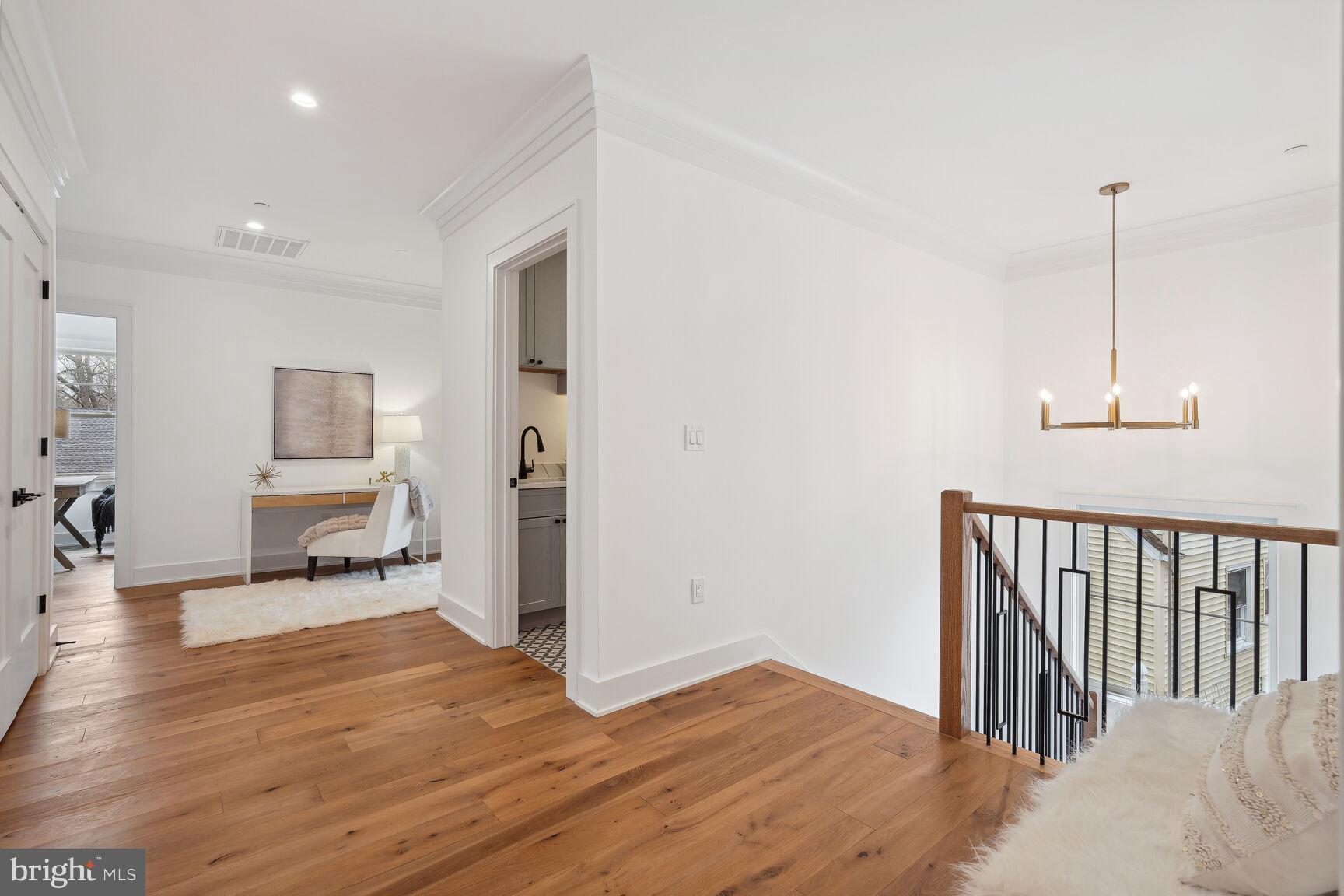 KENSINGTON HEIGHTS - Residential