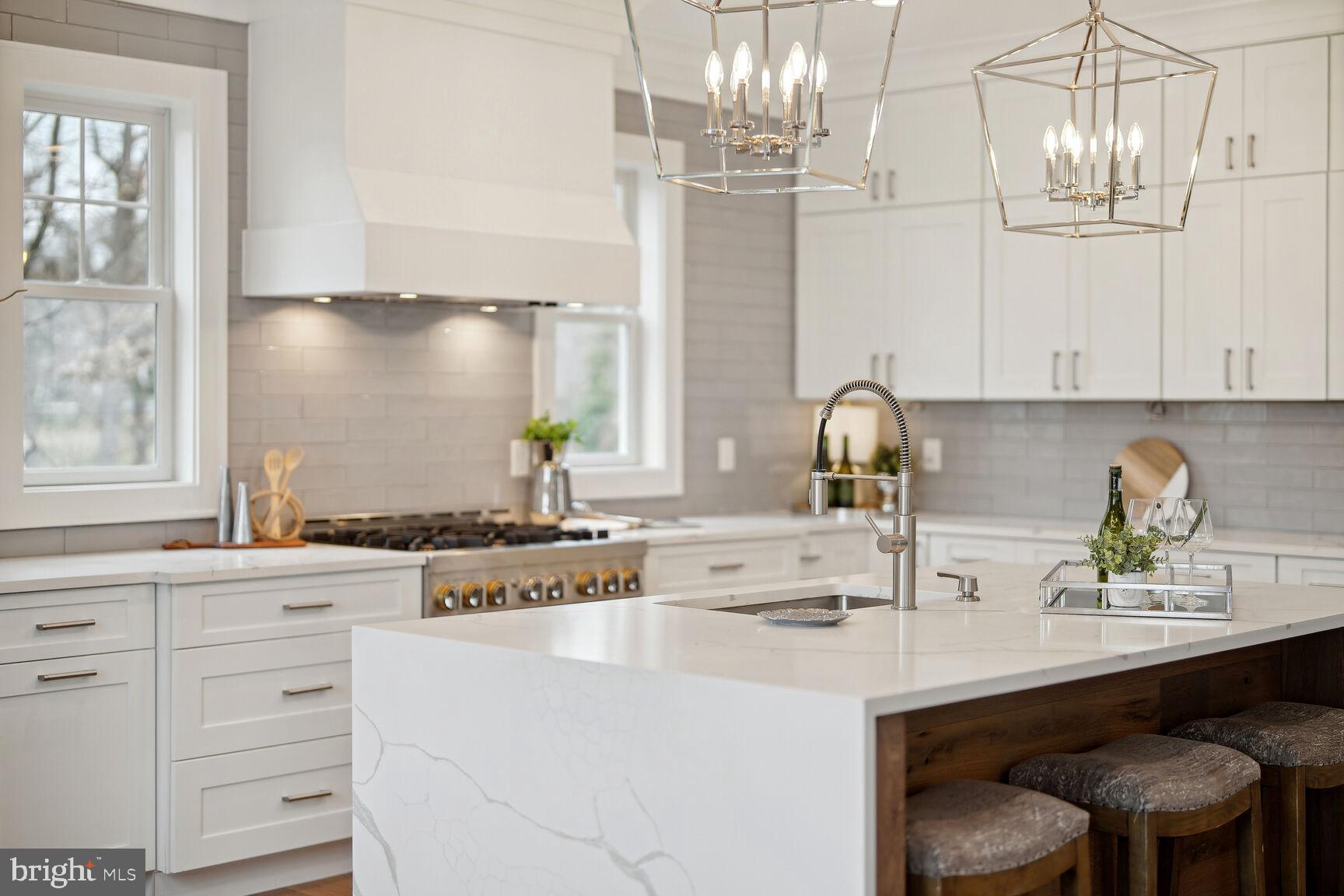 KENSINGTON HEIGHTS - Residential