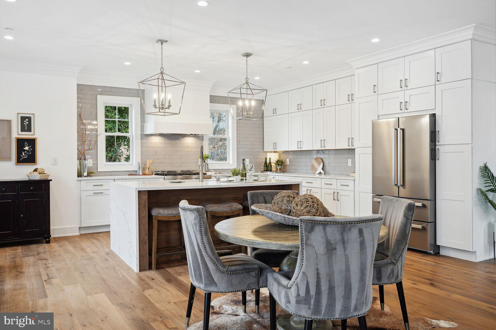 KENSINGTON HEIGHTS - Residential