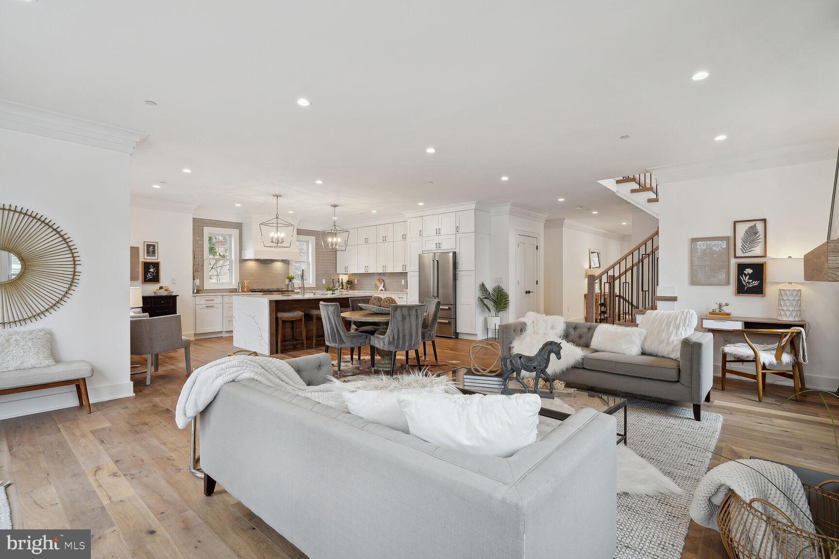 KENSINGTON HEIGHTS - Residential