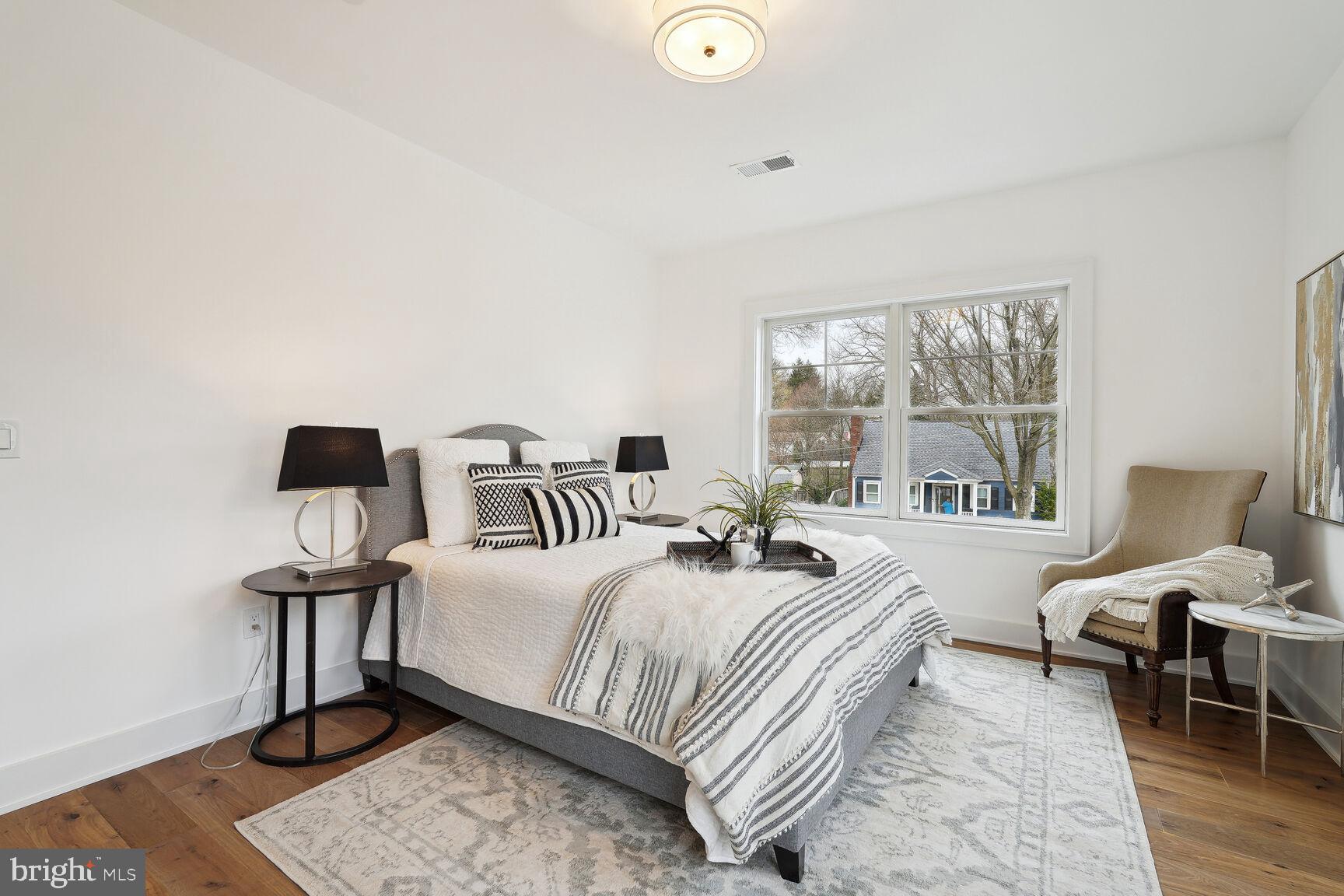 KENSINGTON HEIGHTS - Residential