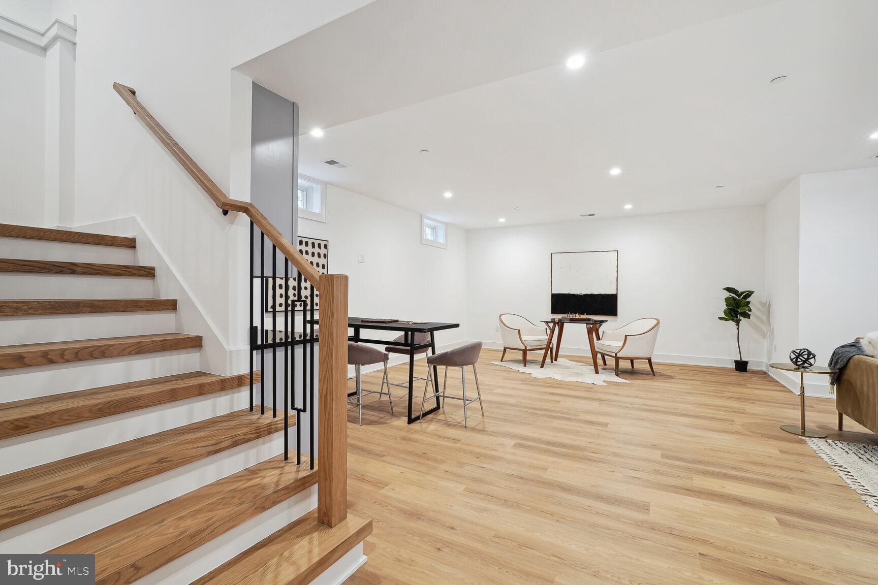 KENSINGTON HEIGHTS - Residential