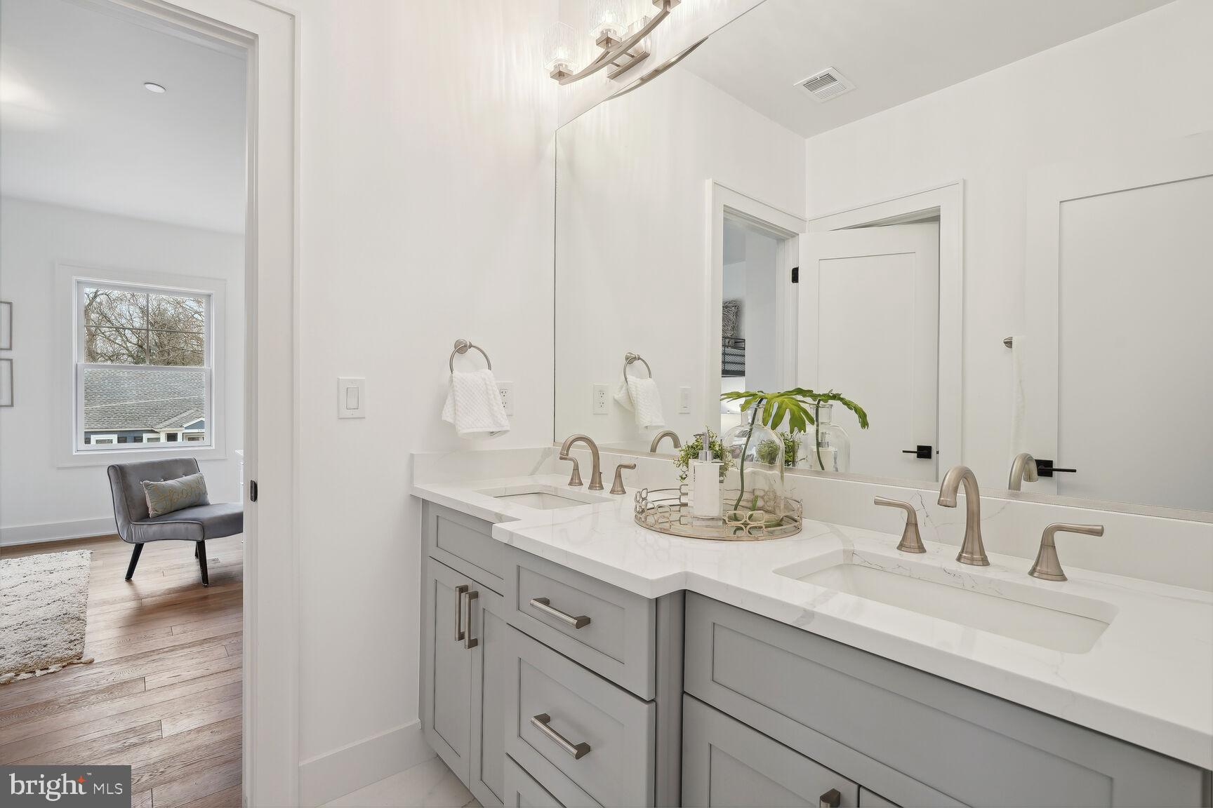 KENSINGTON HEIGHTS - Residential