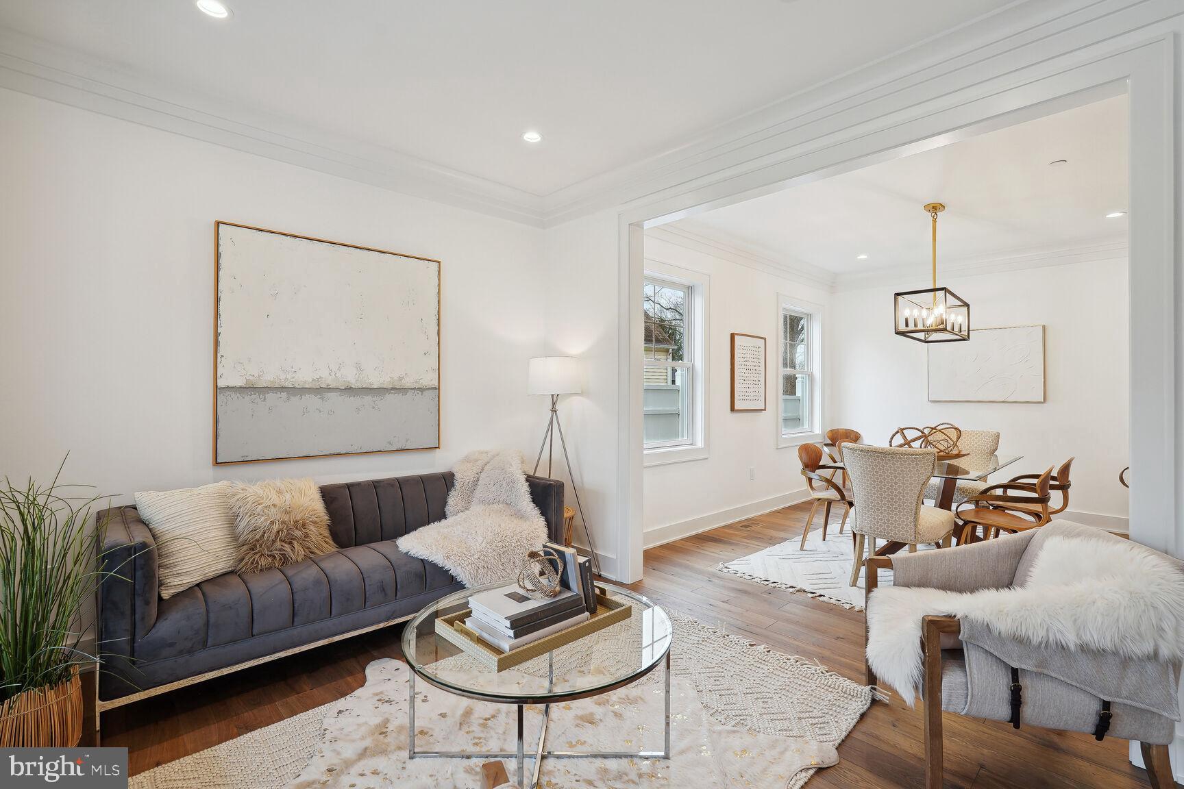 KENSINGTON HEIGHTS - Residential