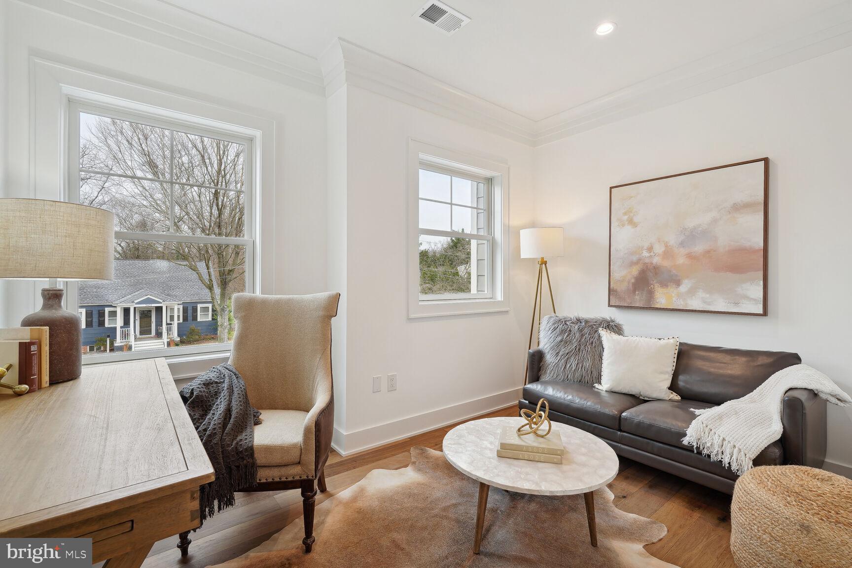 KENSINGTON HEIGHTS - Residential