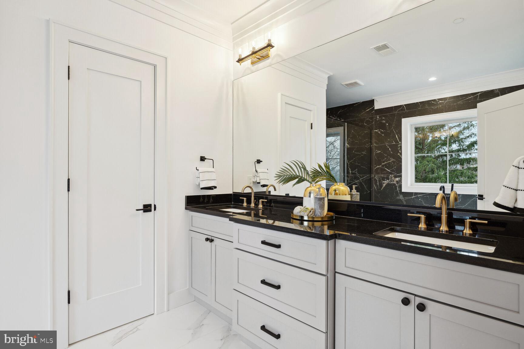 KENSINGTON HEIGHTS - Residential