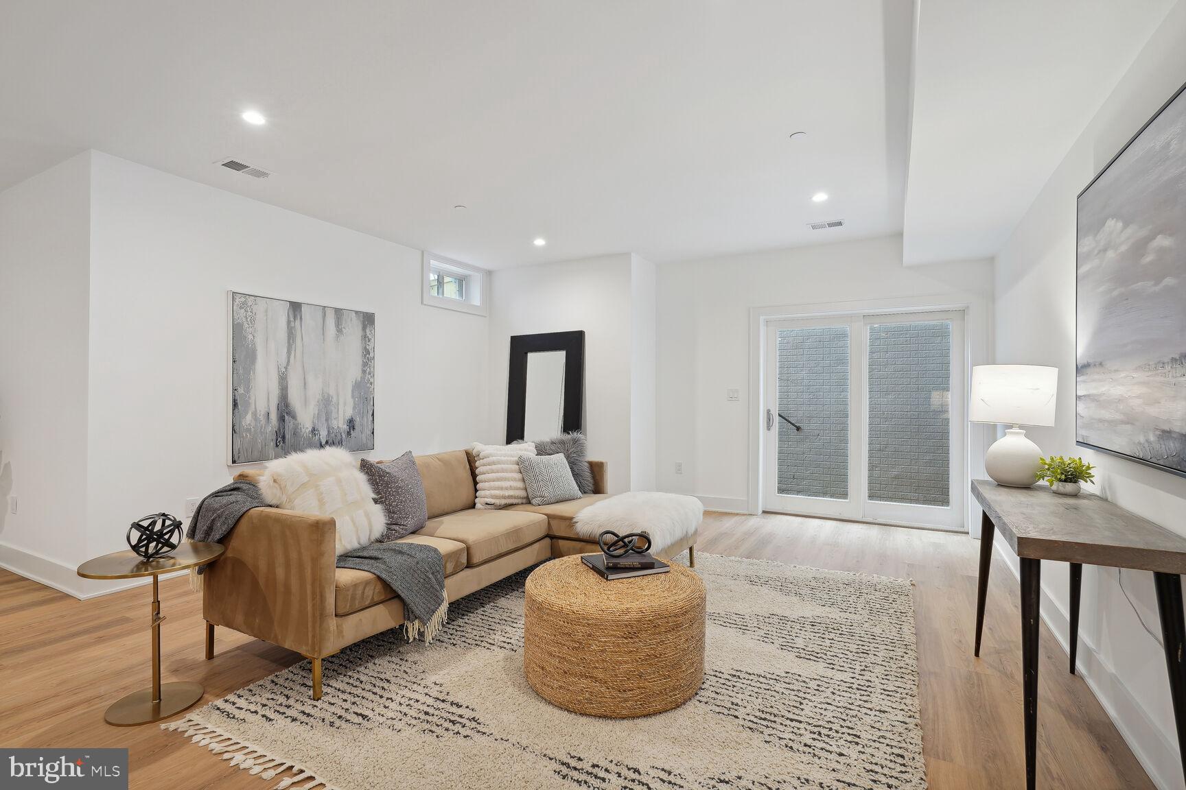 KENSINGTON HEIGHTS - Residential