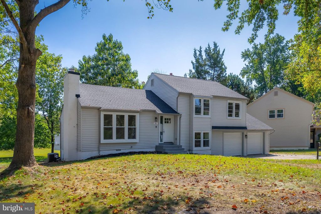 Photo of 31 Quince Court, MOUNT LAUREL, NJ 08054 (MLS # NJBL2095974)